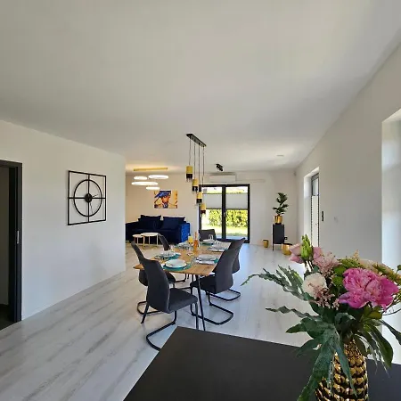 Hébergement de vacances Komfortowy Dom Z Jacuzzi Blisko Trojmiasta *