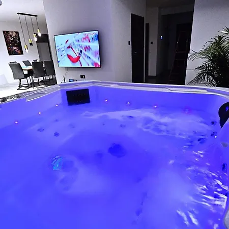 Hébergement de vacances Komfortowy Dom Z Jacuzzi Blisko Trojmiasta Banino