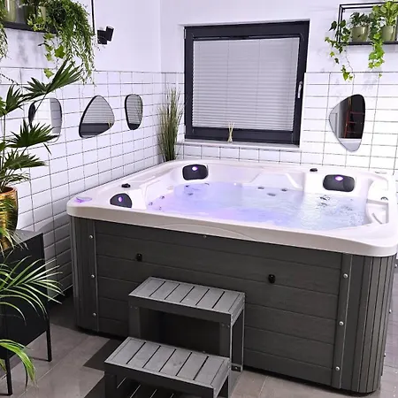 Komfortowy Dom Z Jacuzzi Blisko Trojmiasta Hébergement de vacances Banino